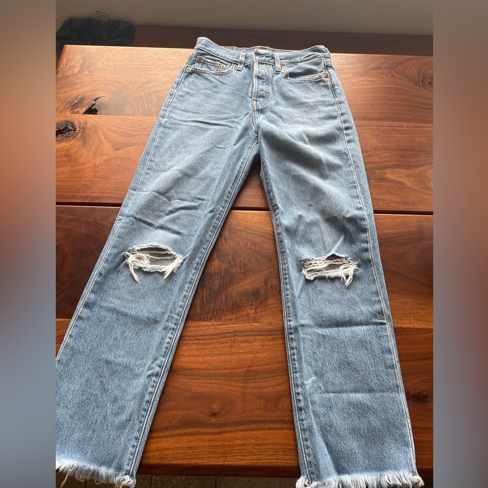 Levi’s wedge straight jeans! Size 25